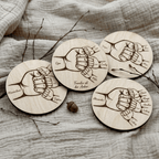 Vatertagsgeschenk Papa & Kids aus Holz Hand in Hand – Aufstelloption im Detail