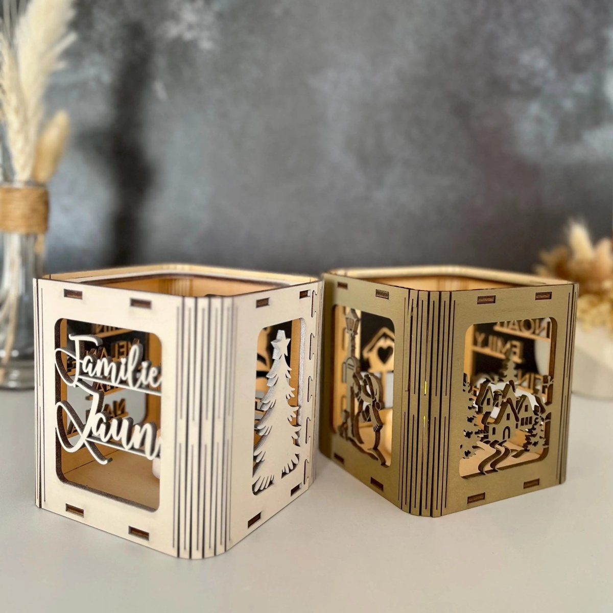 Windlicht aus Holz personalisiert zu Weihnachten – Nahaufnahme der Weihnachtsmotive
